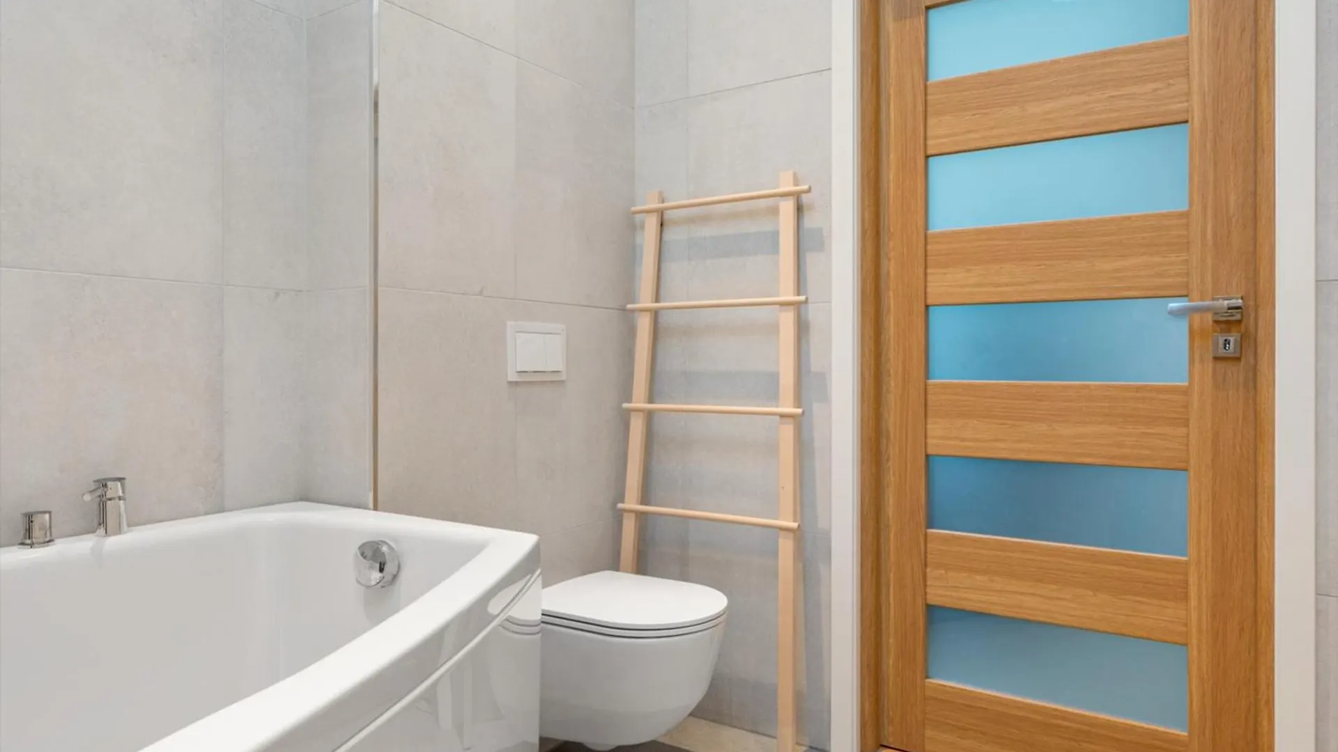 Architectural Gem At Nostet With Bathtub And Balcony 베르겐