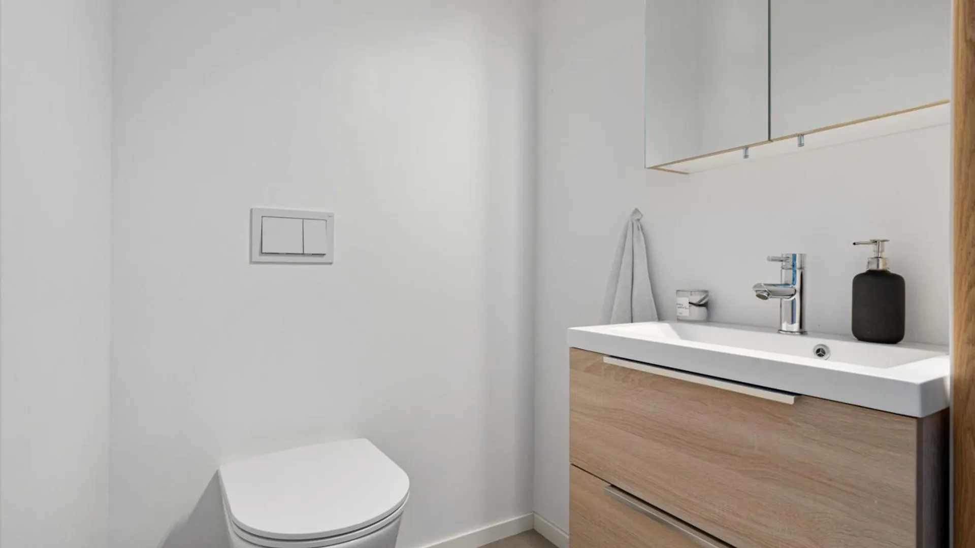 Architectural Gem At Nostet With Bathtub And Balcony 베르겐 아파트